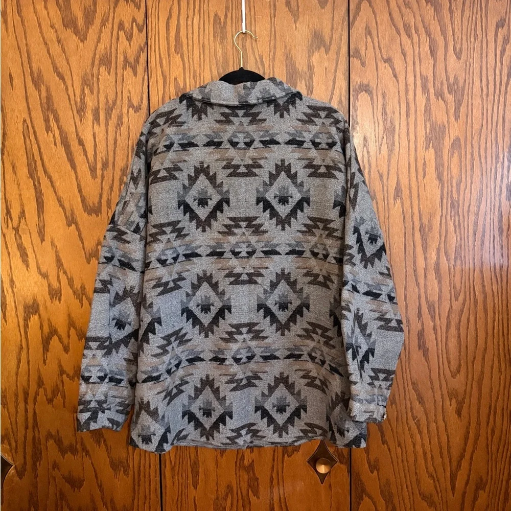 Davi & Dani 1XL Aztec Print Shacket Gray Brown Button Front - Picture 5 of 8